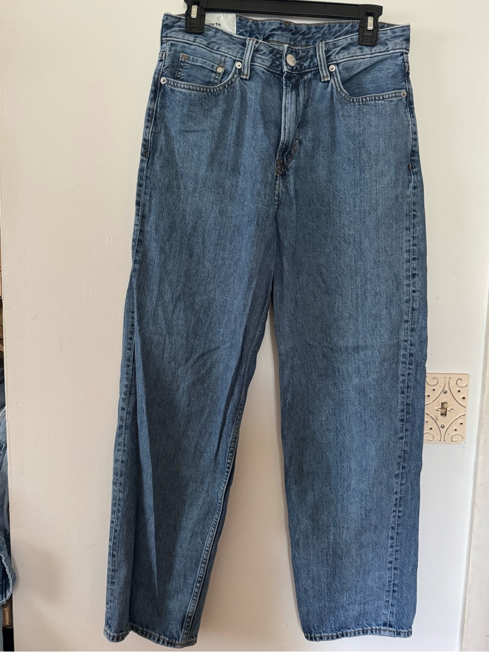 H&M Women’s Loose Fit Jeans in Mid Blue SZ 28 32